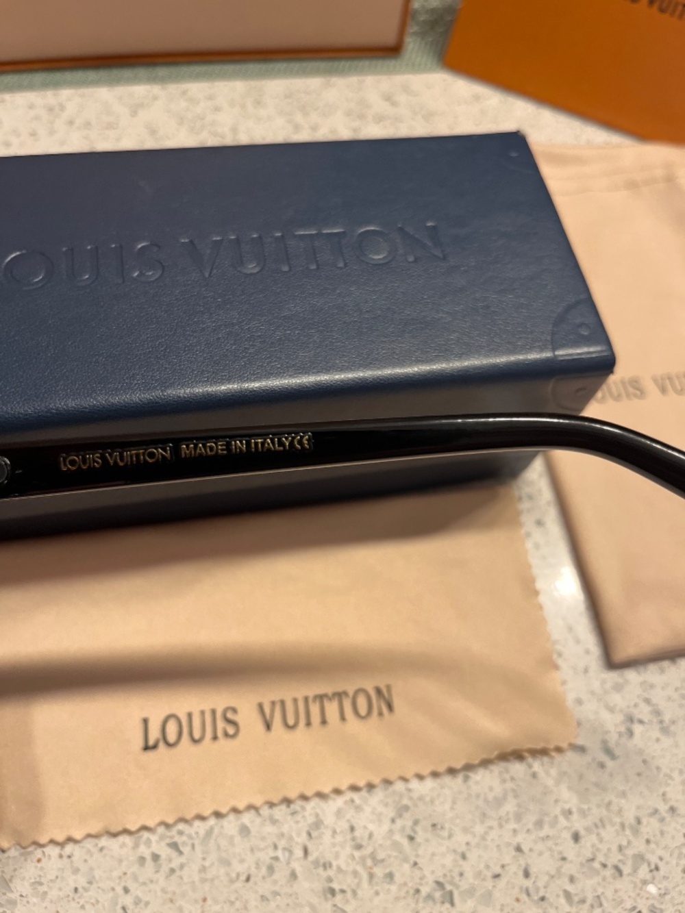 Louis Vuitton Sunglasses - Picture 5 of 11